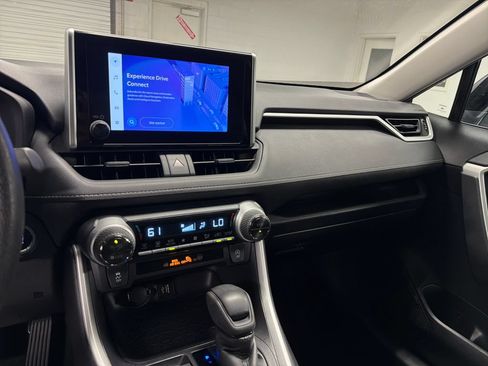 Used 2024 Toyota RAV4 XLE FWD image 31