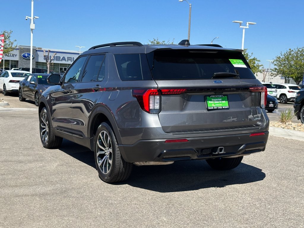 Used 2025 Ford Explorer ST-Line AWD/4WD image 3