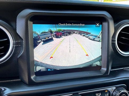 Used 2023 Jeep Wrangler Unlimited Sahara w/ Cold Weather Group AWD/4WD image 16