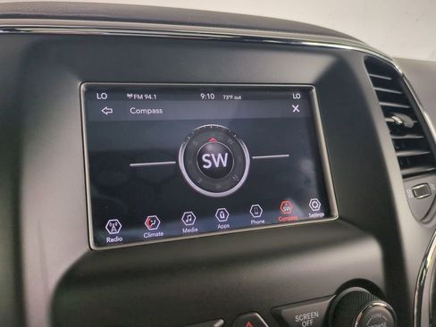 Used 2020 Jeep Grand Cherokee Laredo image 25