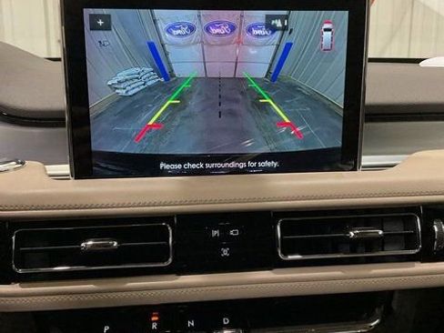 Used 2023 Lincoln Aviator Standard w/ Premium Package image 7