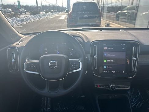 Certified 2025 Volvo XC40 B5 Plus image 18