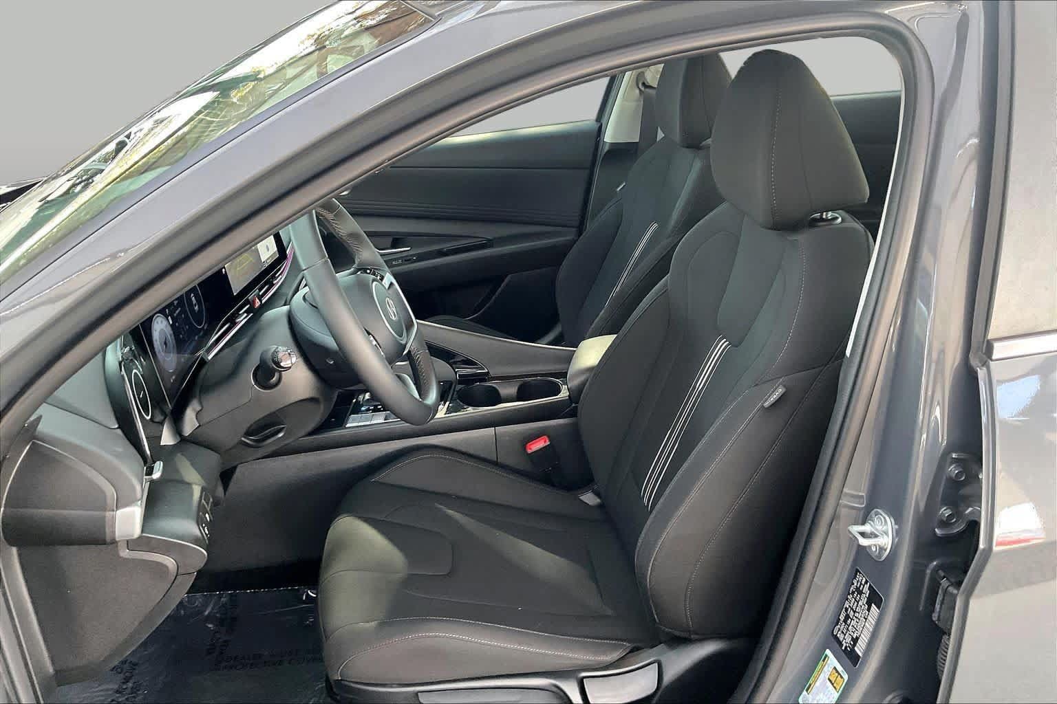 Certified 2025 Hyundai Elantra SEL FWD image 8