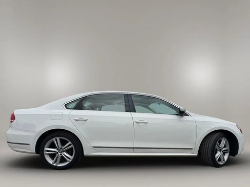 Used 2014 Volkswagen Passat 1.8T SEL Premium image 8
