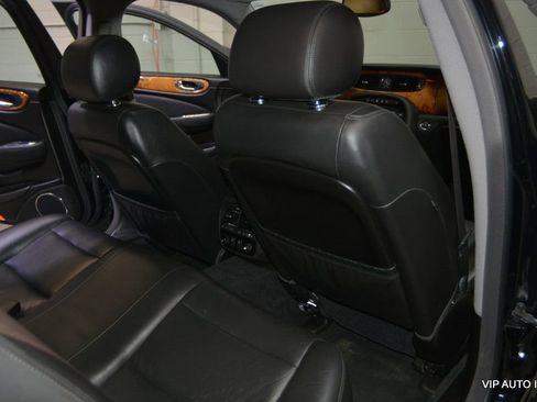 Used 2004 Jaguar XJ8 RWD image 19