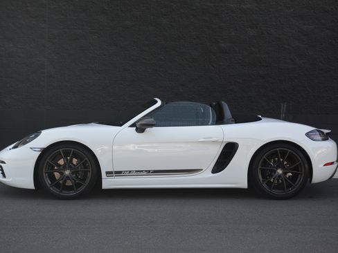 Certified 2021 Porsche 718 Boxster RWD image 2