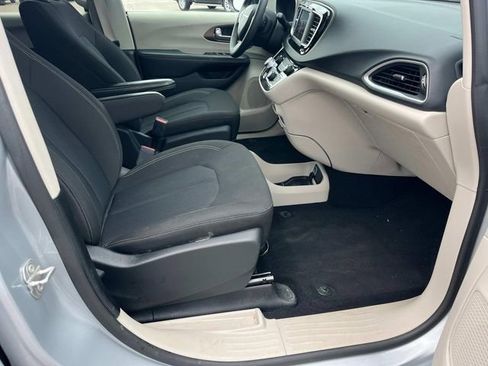 Used 2023 Chrysler Voyager LX FWD image 26