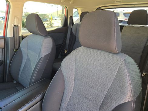 Used 2023 Nissan Rogue SV image 9