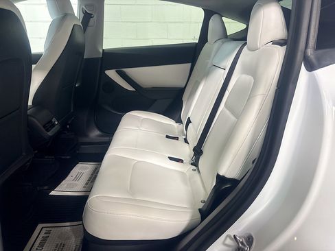 Used 2021 Tesla Model Y Long Range image 21