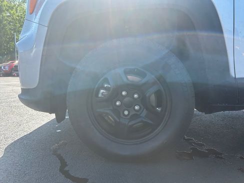 Used 2021 Jeep Renegade Sport image 14