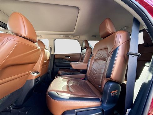Used 2023 Nissan Pathfinder Platinum image 26