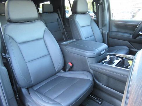 Used 2025 Chevrolet Tahoe Z71 AWD/4WD image 9