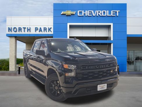 Used 2026 Chevrolet Silverado 1500 Custom RWD image 1