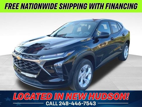 Used 2024 Chevrolet Trax LS w/ LS Convenience Package FWD image 1
