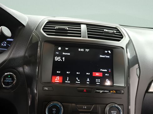 Used 2019 Ford Explorer XLT AWD/4WD image 12
