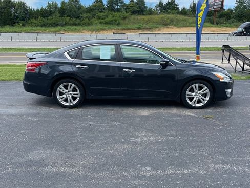 Used 2013 Nissan Altima 3.5 SL w/ Technology Pkg FWD image 6