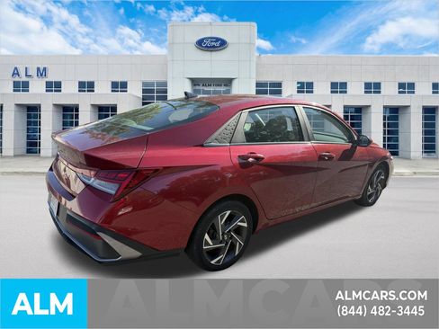 Used 2025 Hyundai Elantra SEL FWD image 5