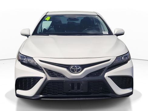 Used 2024 Toyota Camry SE image 2