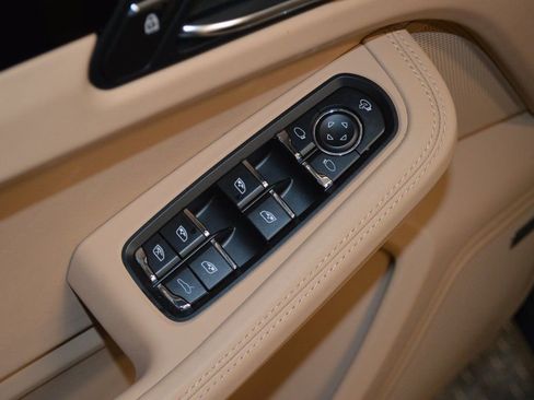 Certified 2025 Porsche Macan image 18