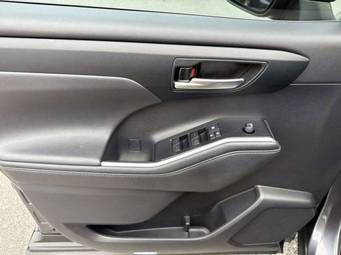 Certified 2020 Toyota Highlander XLE FWD image 7