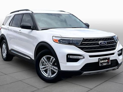 Used 2022 Ford Explorer XLT w/ Equipment Group 202A RWD image 3