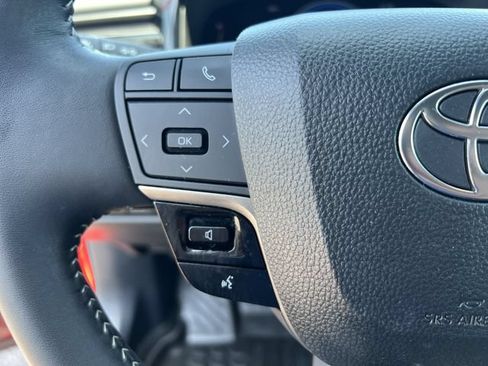 Used 2025 Toyota Camry SE FWD image 17