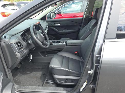 Certified 2025 Nissan Rogue SV w/ SV Premium Package image 4