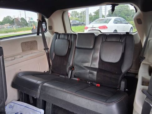 Used 2017 Dodge Grand Caravan SXT FWD image 5