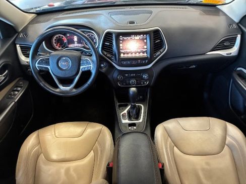 Used 2017 Jeep Cherokee Limited w/ Technology Group image 3