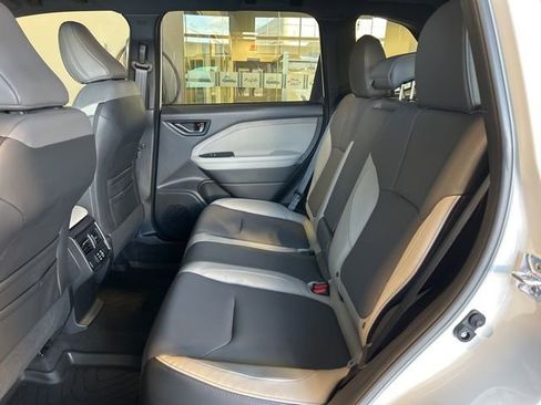 Used 2025 Subaru Forester Limited image 30