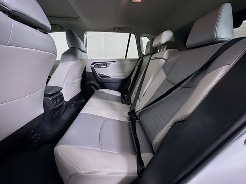 Used 2020 Toyota RAV4 XLE Premium image 27