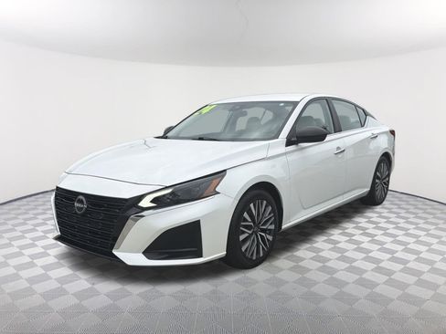 Used 2024 Nissan Altima 2.5 SV FWD image 13