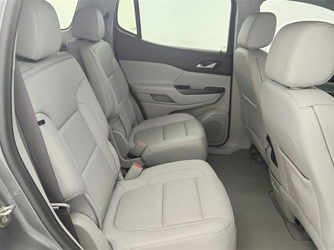 Used 2022 GMC Acadia SLT image 35