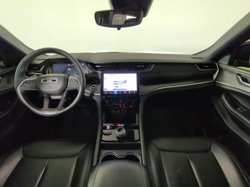 Certified 2024 Jeep Grand Cherokee Limited w/ Black Appearance Package AWD/4WD image 18