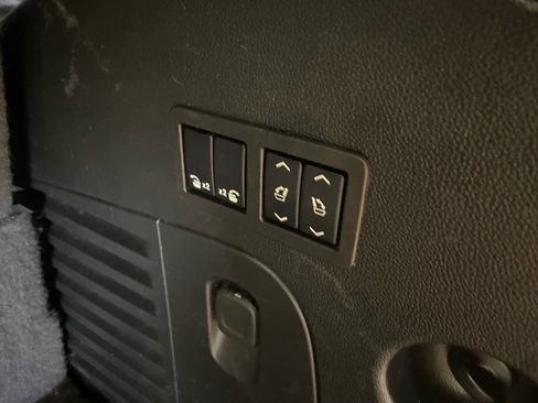 Used 2019 Cadillac Escalade Premium Luxury w/ Escalade Sport Edition image 26