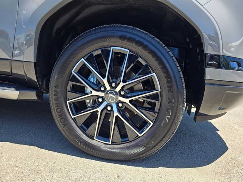 Used 2026 Lexus GX 550 w/ Accessory Package (31) AWD/4WD image 9