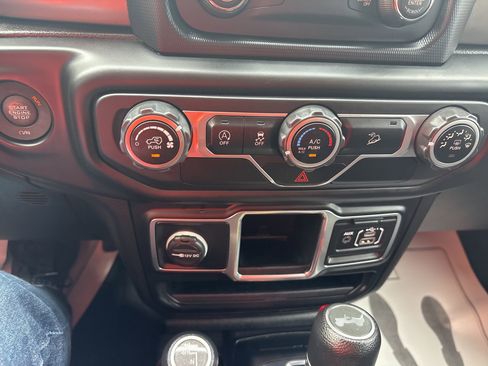 Used 2020 Jeep Wrangler Unlimited Sport image 27