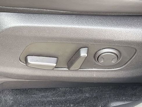 Used 2024 Kia Carnival EX FWD image 14