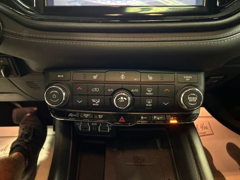 Used 2022 Dodge Durango GT image 19