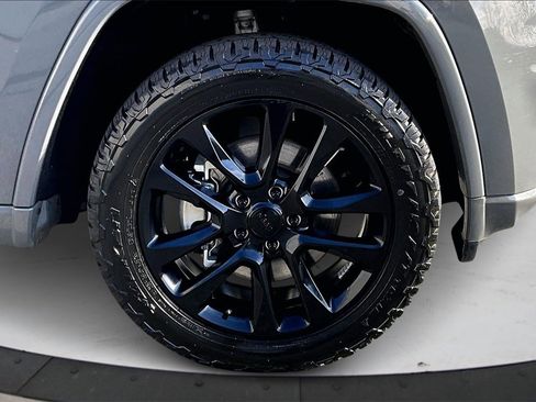 Certified 2022 Jeep Grand Cherokee Laredo X image 34