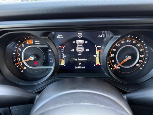 Used 2025 Jeep Wrangler Unlimited Rubicon AWD/4WD image 39
