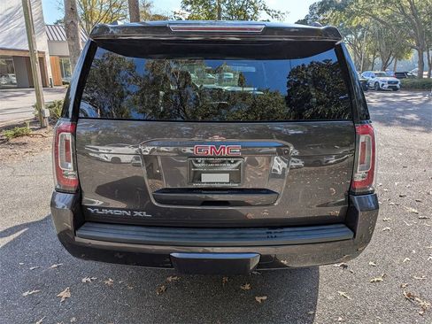 Used 2017 GMC Yukon XL SLT w/ Open Road Package image 5