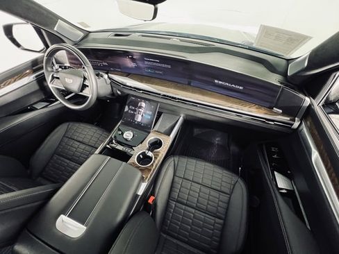 Used 2025 Cadillac Escalade Sport Platinum image 17