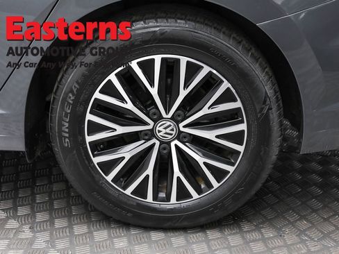 Used 2021 Volkswagen Jetta SE w/ SE Cold Weather Package image 8