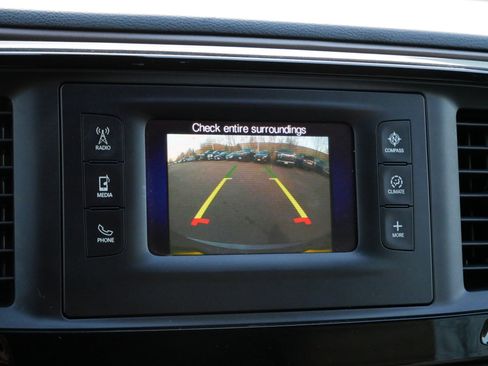 Used 2017 Chrysler Pacifica Touring-L image 28