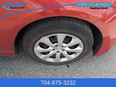 Used 2021 Toyota Corolla LE image 9