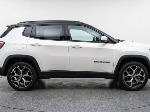Used 2025 Jeep Compass Limited image 11