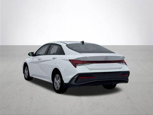 New 2026 Hyundai Elantra SE image 5
