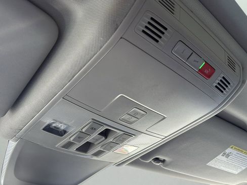 Used 2021 Volkswagen Tiguan SEL w/ 3-Row Tiguan MDO Package image 23