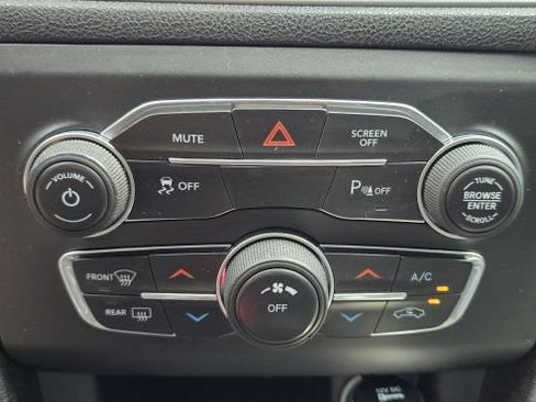 Used 2019 Dodge Charger SXT RWD image 22